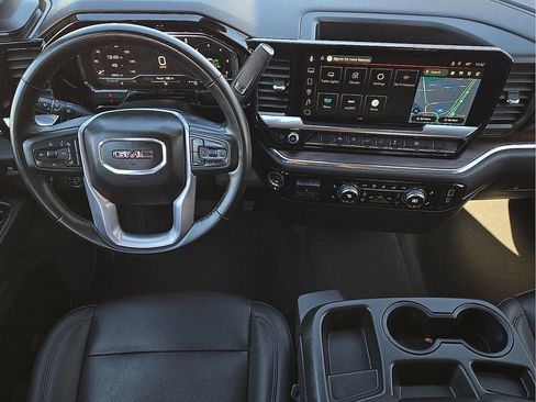 Used 2025 GMC Sierra 1500 SLT image 10