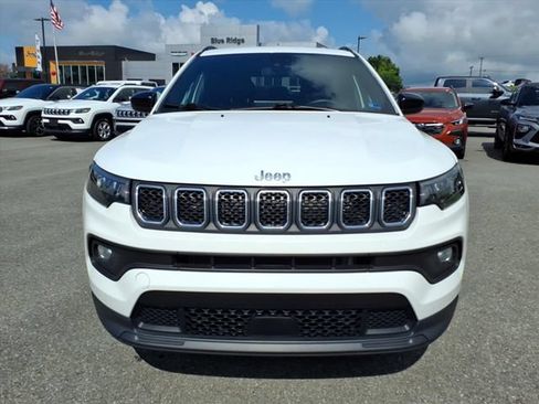 Used 2024 Jeep Compass Latitude AWD/4WD image 13