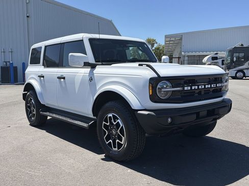 New 2026 Ford Bronco Outer Banks AWD/4WD image 2