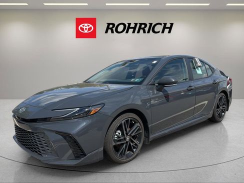 Used 2025 Toyota Camry XSE image 1