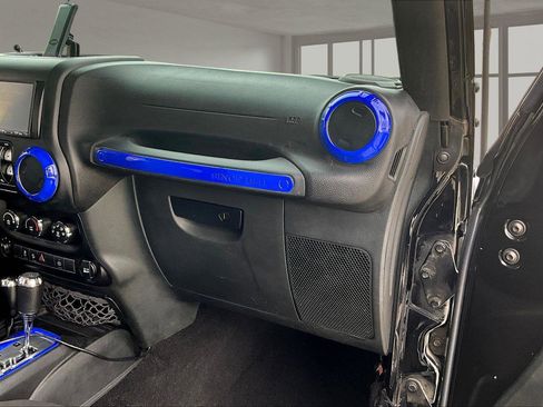 Used 2018 Jeep Wrangler Unlimited Sahara image 17