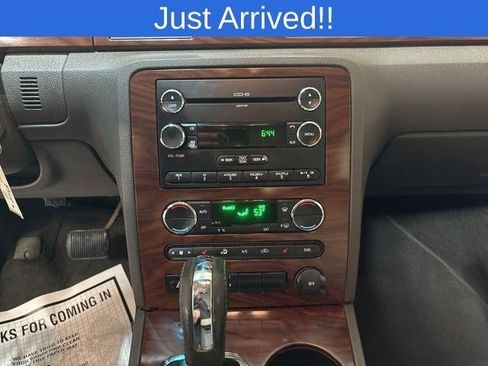 Used 2009 Ford Taurus SEL image 16