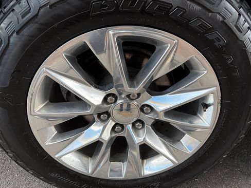 Used 2023 Chevrolet Suburban Premier image 13