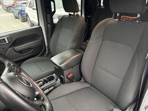 Used 2022 Jeep Gladiator Willys image 20