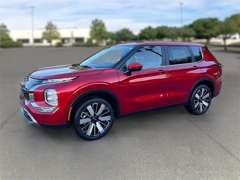 New 2025 Mitsubishi Outlander SE image 3