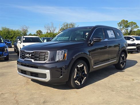 New 2025 Kia Telluride S image 4