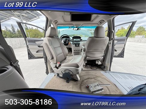 Used 2011 Honda Odyssey Touring image 3