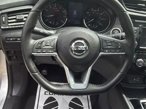 Used 2018 Nissan Rogue SV w/ Sun & Sound Touring Package image 16