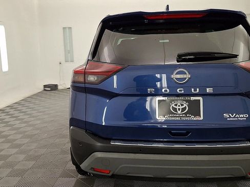 Used 2022 Nissan Rogue SV w/ SV Premium Package image 3