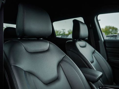 New 2026 Jeep Compass Limited image 12