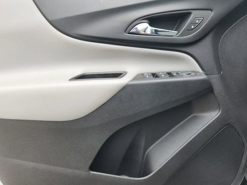 Used 2022 Chevrolet Equinox LS FWD image 21