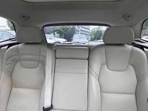 Used 2021 Volvo XC60 T5 Momentum w/ Protection Package AWD/4WD image 16