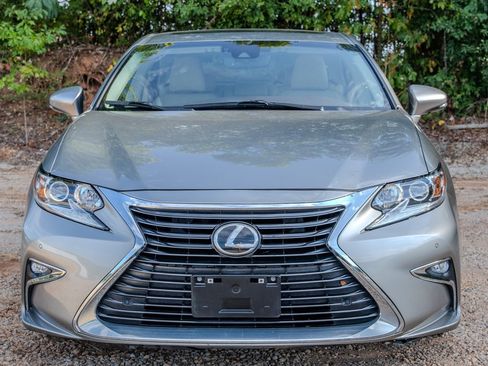 Used 2017 Lexus ES 350 w/ Premium Package FWD image 8