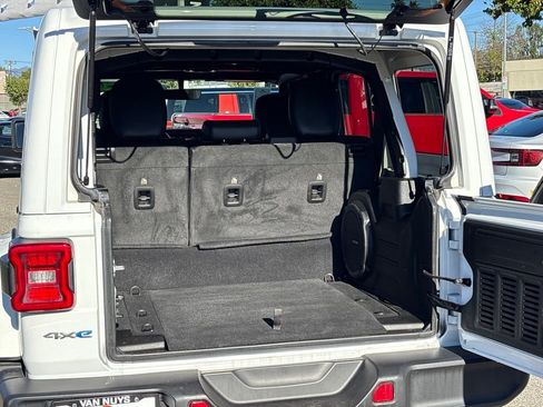 Used 2022 Jeep Wrangler Unlimited Sahara image 25