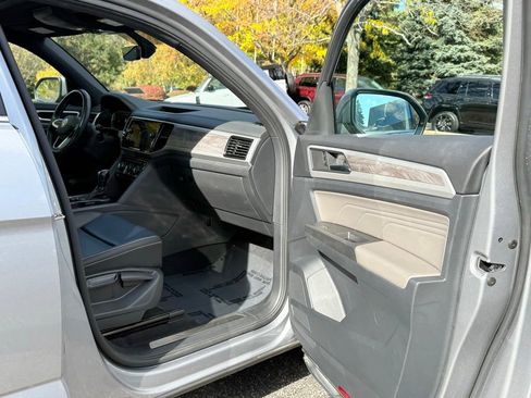 Used 2022 Volkswagen Atlas Cross Sport SE image 31