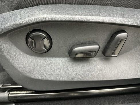 Used 2022 Volkswagen Tiguan SE image 13