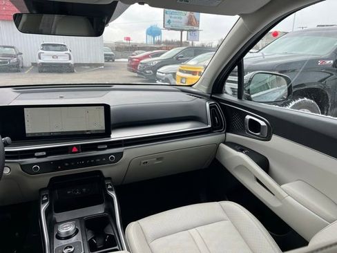 Certified 2025 Kia Sorento EX image 43