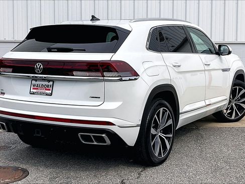 Used 2025 Volkswagen Atlas Cross Sport SEL Premium R-Line AWD/4WD image 17