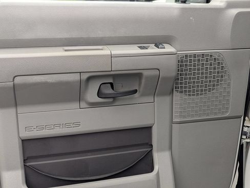 Used 2014 Ford E-150 and Econoline 150 w/ Power Group RWD image 12