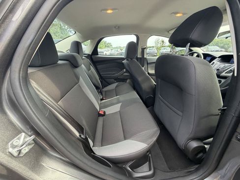 Used 2014 Ford Focus SE FWD image 25