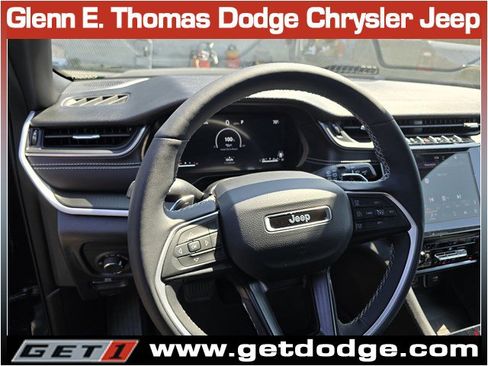 Certified 2025 Jeep Grand Cherokee Altitude AWD/4WD image 16