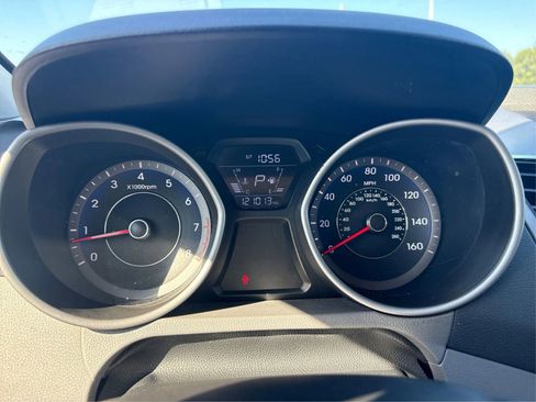 Used 2015 Hyundai Elantra SE w/ Option Group 02 FWD image 17