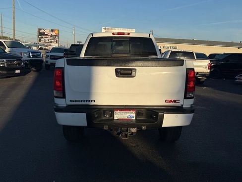 Used 2014 GMC Sierra 2500 Denali w/ Suspension Package, Off-Road image 4