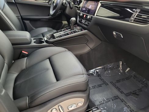 Certified 2026 Porsche Macan AWD/4WD image 26