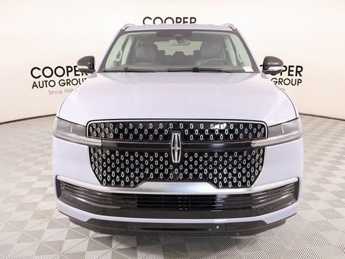 New 2026 Lincoln Navigator Premiere image 9