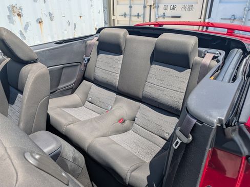 Used 2005 Ford Mustang Deluxe image 16