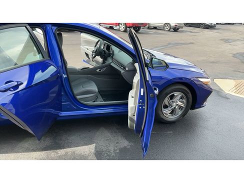 Used 2026 Hyundai Elantra SE FWD image 13