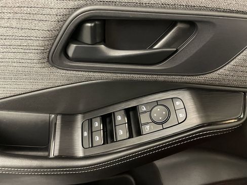 Used 2022 Nissan Rogue S image 16