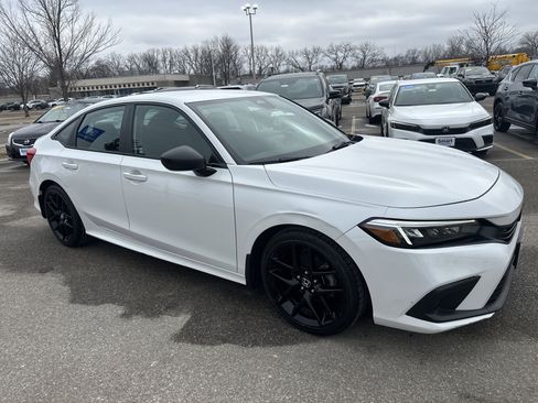 Used 2024 Honda Civic Sport image 3