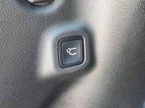 Used 2024 Jeep Compass Latitude w/ Convenience Group AWD/4WD image 7
