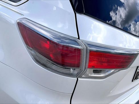 Used 2015 Toyota Highlander Plus FWD image 29