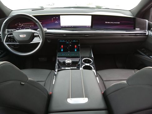 Used 2025 Cadillac Escalade Sport w/ Touring Package image 16