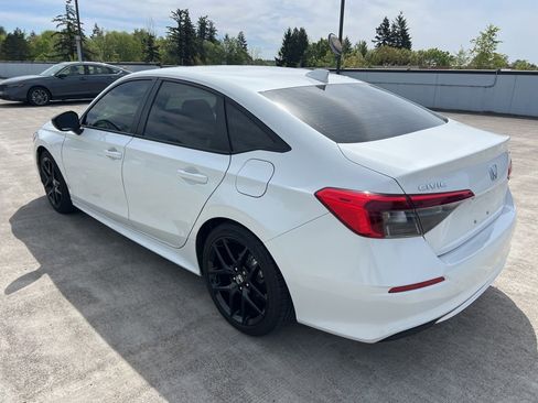 Used 2024 Honda Civic Sport image 6
