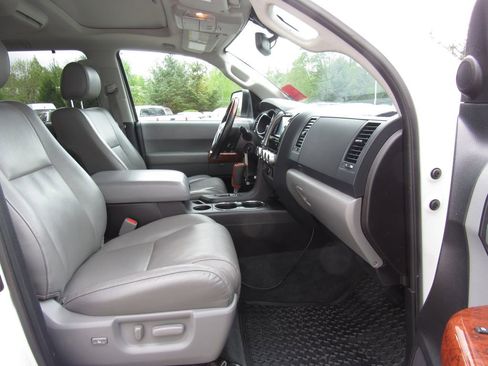 Used 2018 Toyota Sequoia Platinum AWD/4WD image 20