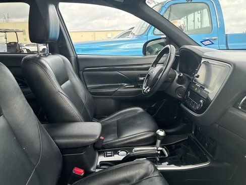 Used 2018 Mitsubishi Outlander LE image 5