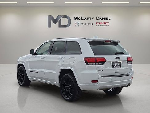 Used 2020 Jeep Grand Cherokee Altitude image 4