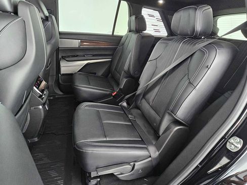 New 2026 Cadillac Vistiq Sport w/ LPO, Floor Liner Package AWD/4WD image 19