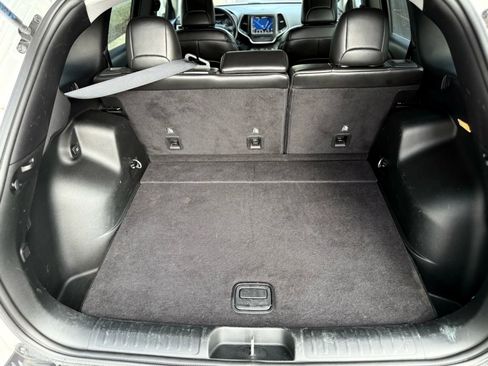 Used 2019 Jeep Cherokee Latitude Plus w/ Cold Weather Group image 23