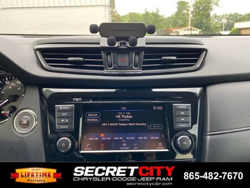 Used 2020 Nissan Rogue SV w/ Premium Package AWD/4WD image 16