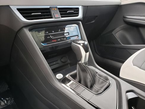 New 2026 Volkswagen Taos SE FWD image 11
