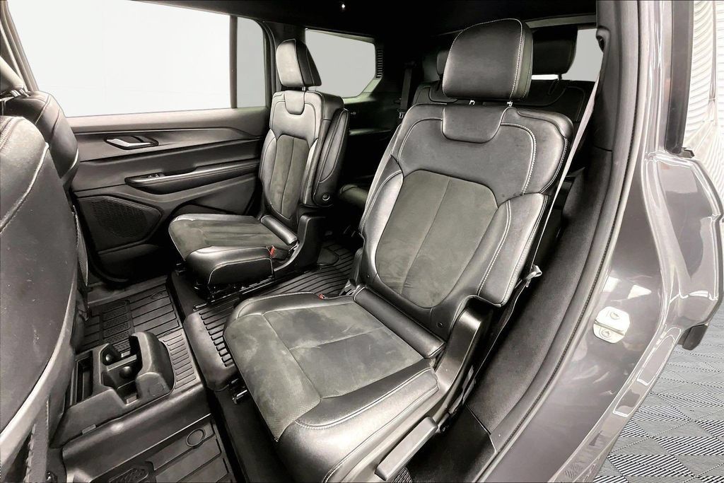 Used 2024 Jeep Grand Cherokee L Laredo AWD/4WD image 26