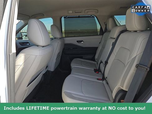 Used 2025 Nissan Pathfinder SL image 11