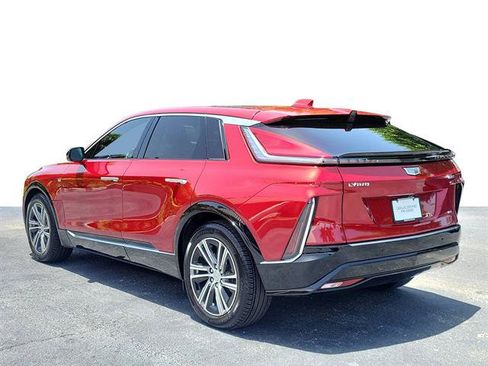Certified 2025 Cadillac Lyriq Luxury w/ LPO, Floor Liner Package RWD image 4