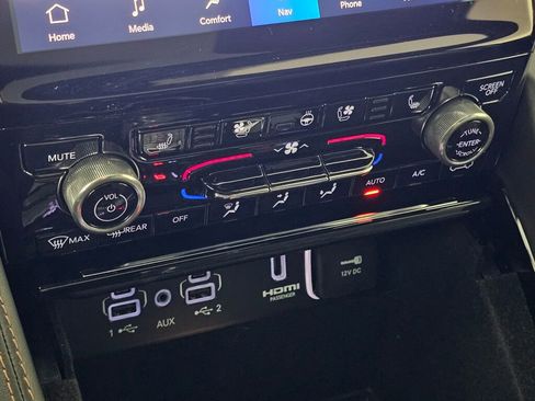 Used 2023 Jeep Grand Cherokee Summit image 32