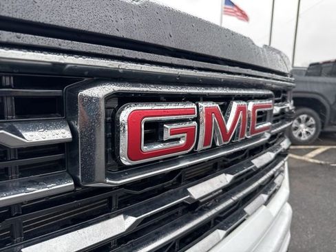 Used 2024 GMC Sierra 2500 AT4 w/ AT4 Premium Plus Package image 9