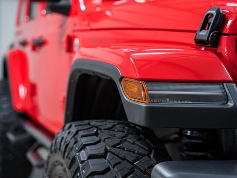 Used 2024 Jeep Wrangler Sahara image 12